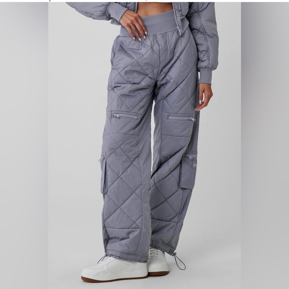 Alo Yoga High-Waist Snowrider Cargo Style Puffer Pant in Fog - NWT XS